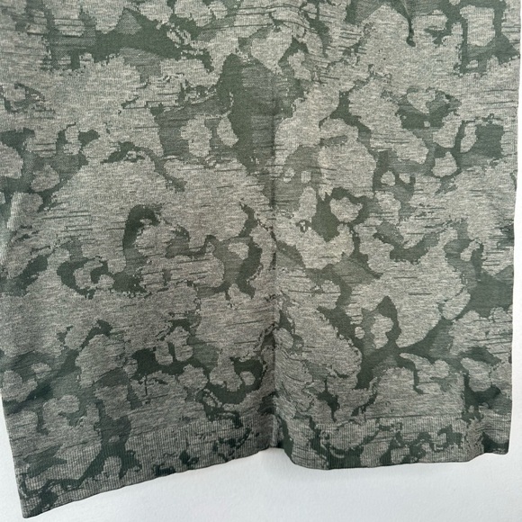 Gymshark Adapt Camo Seamless Tank - Picture 12 of 14